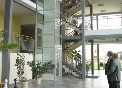 Space efficient lift