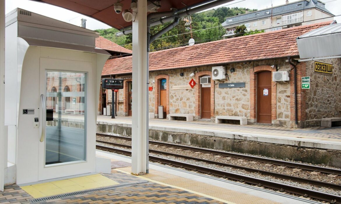 Wheelchair accessible lift in Cercedilla train station, Spain