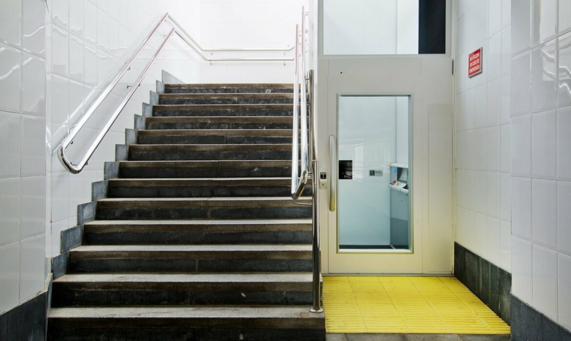 Cercedilla Train Station disabled lift