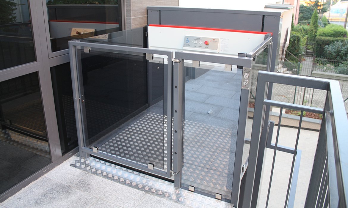 The B type lift is an open platfrom lift