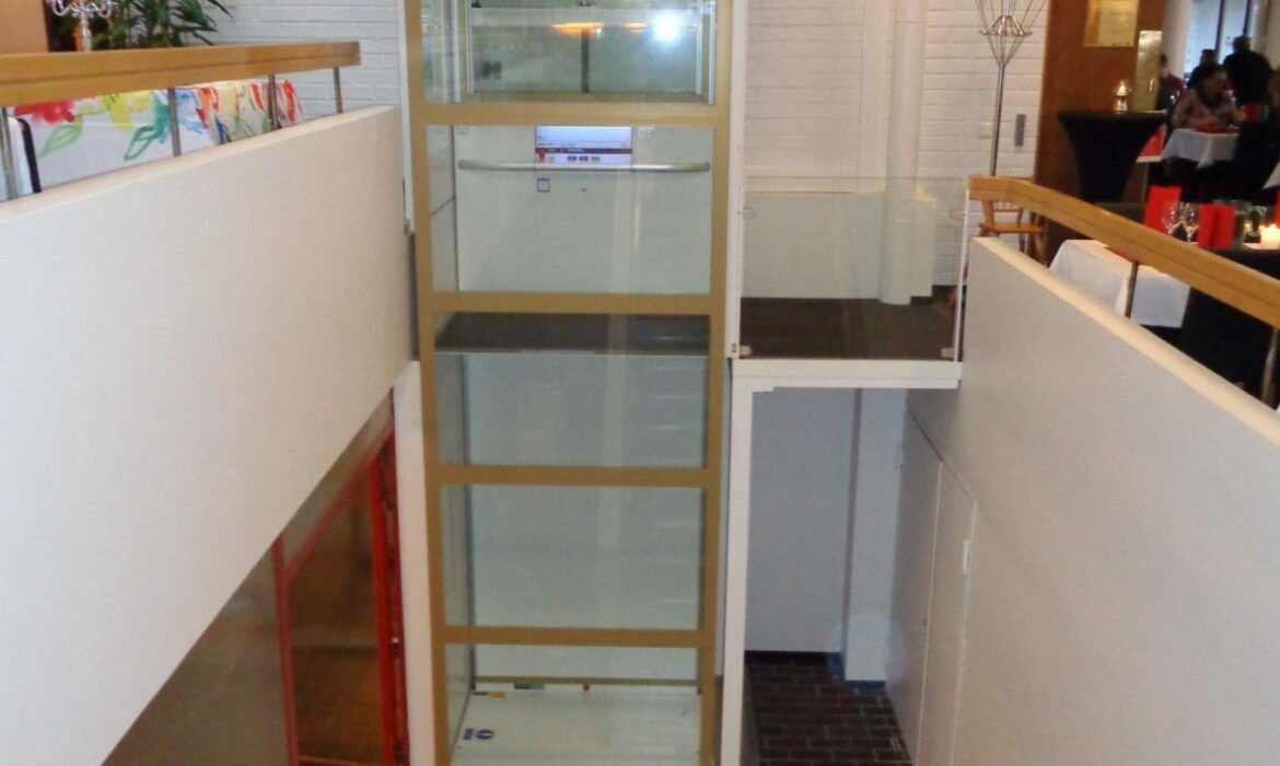 Restaurant lift