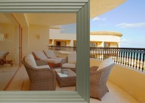 Glass lift in tinted glass