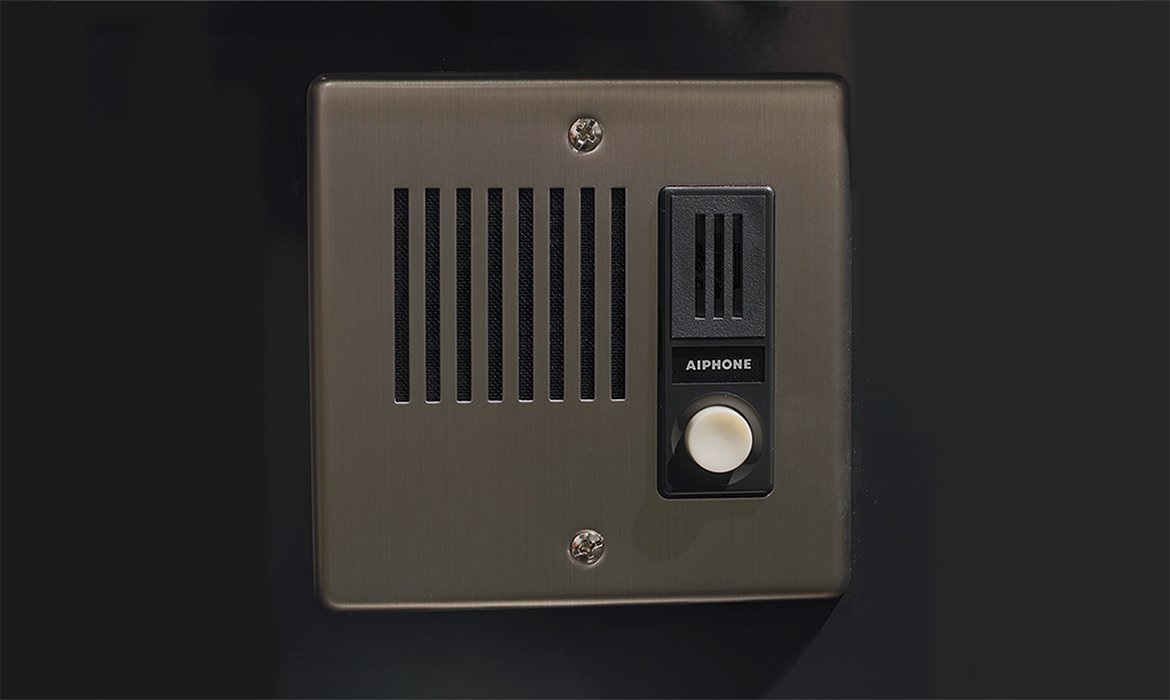 Communication systems for platform lifts