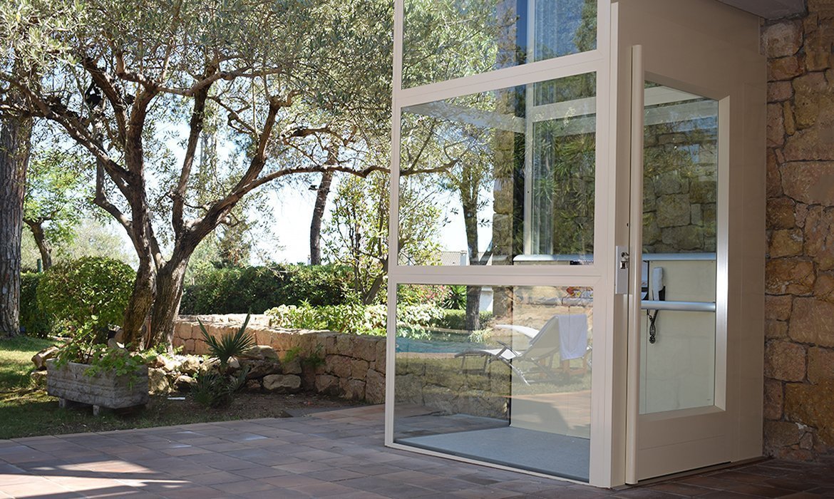 Lift lock system auto lock